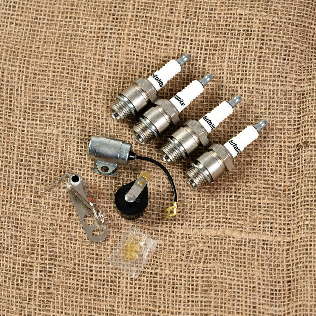 Ignition Tune-Up Set with Plugs, Screw-Held Delco